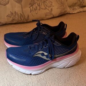 Saucony Guide 17 Women's Athletic Shoes in Blue and Pink